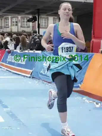 Kristina läuft ins Ziel ein